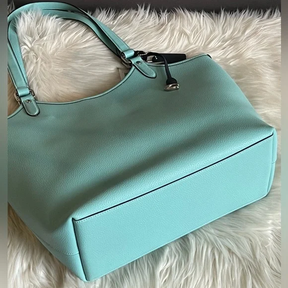 C6337 - Coach Day Tote - Picture 7 of 14